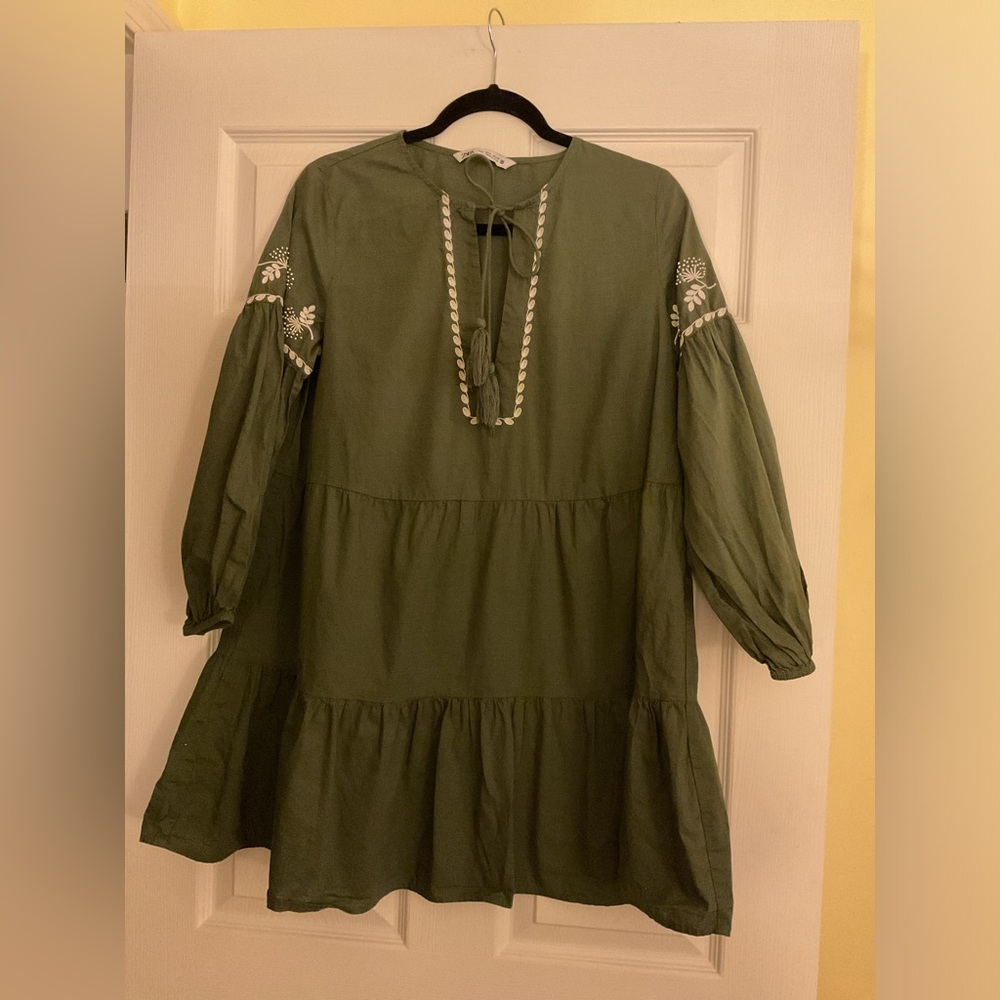 Zara Olive Green Tiered Boho Dress/Tunic with Cream Embroidery size Medium